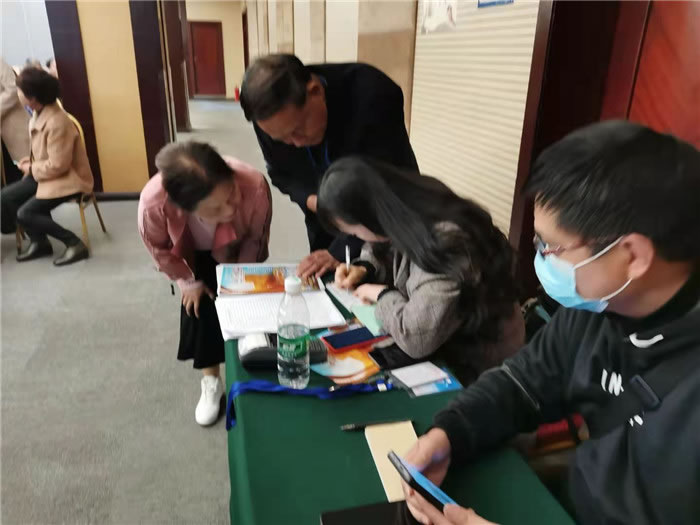 綿陽(yáng)中旅假日旅行社舉行新疆南疆專(zhuān)列(漠河專(zhuān)列)華陽(yáng)避暑線(xiàn)路推薦會(huì)暨客戶(hù)答謝會(huì)