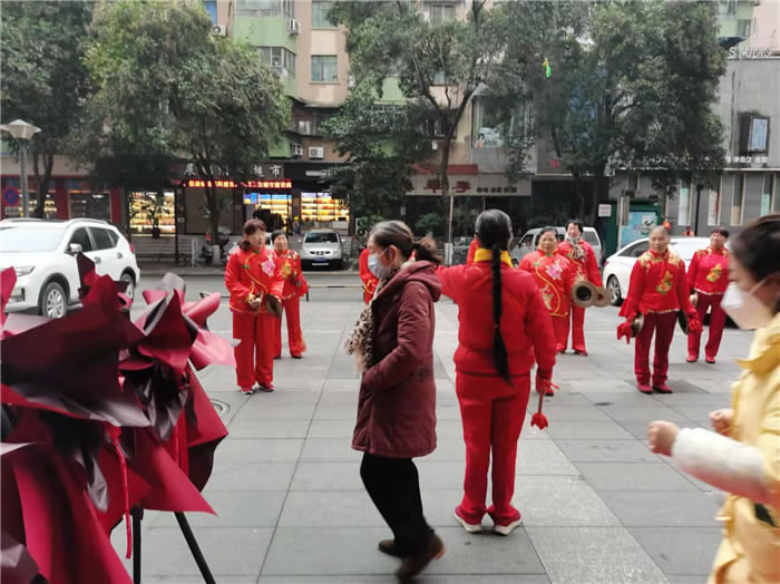 四川中青旅綿陽(yáng)分社、綿陽(yáng)市中旅假日旅行社、綿陽(yáng)自來(lái)文化傳播有限公司24H自助售貨服務(wù)盛大開(kāi)業(yè)